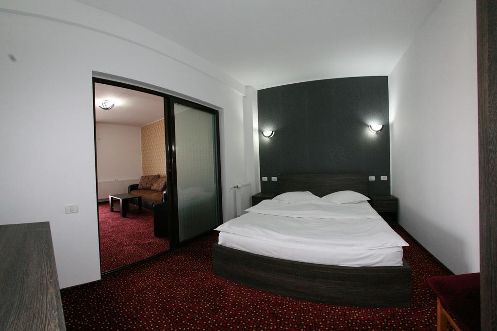 בראליה Hotel Rebis מראה חיצוני תמונה