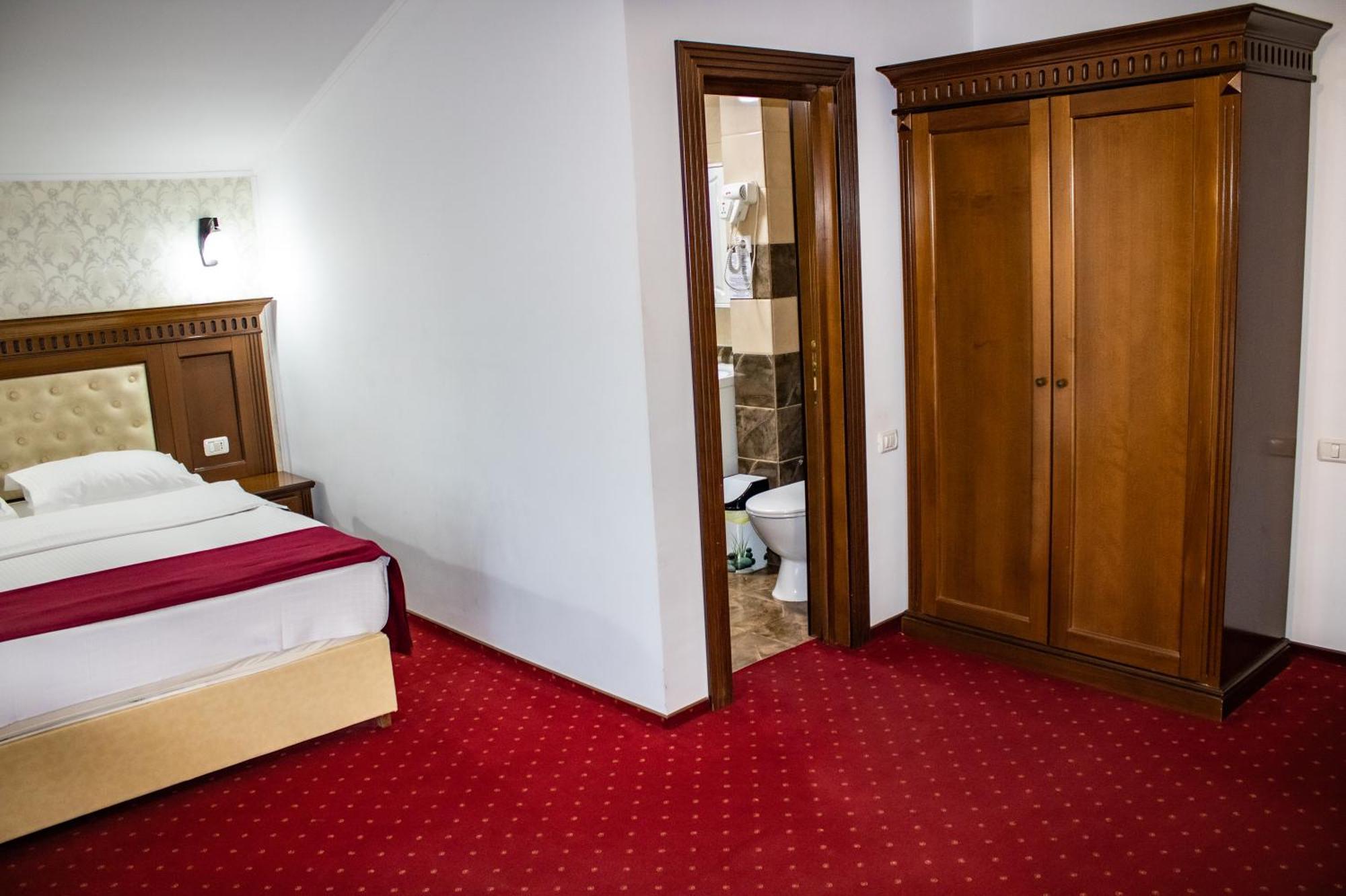 בראליה Hotel Rebis מראה חיצוני תמונה