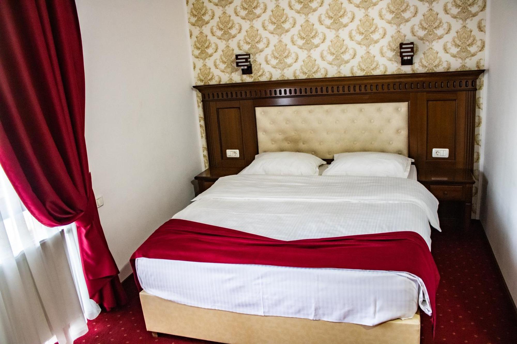 בראליה Hotel Rebis מראה חיצוני תמונה