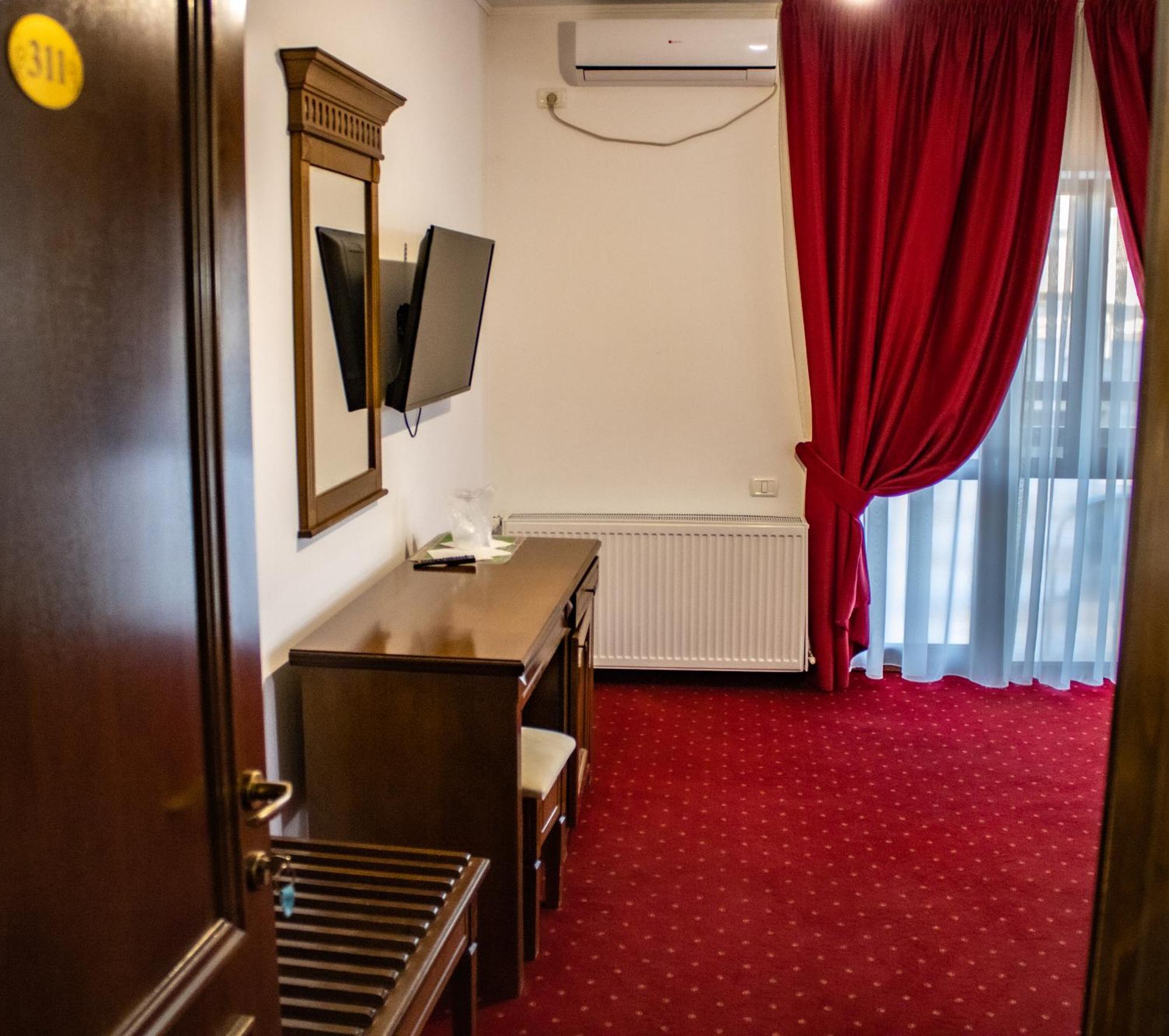 בראליה Hotel Rebis מראה חיצוני תמונה