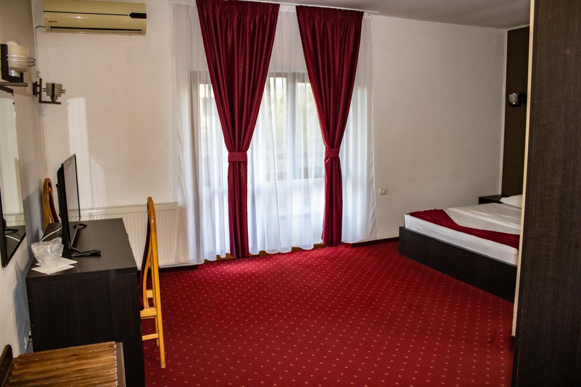 בראליה Hotel Rebis מראה חיצוני תמונה