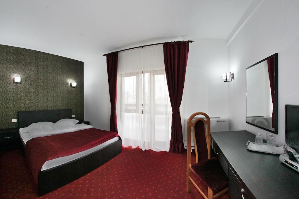 בראליה Hotel Rebis מראה חיצוני תמונה