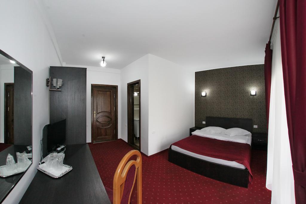 בראליה Hotel Rebis מראה חיצוני תמונה